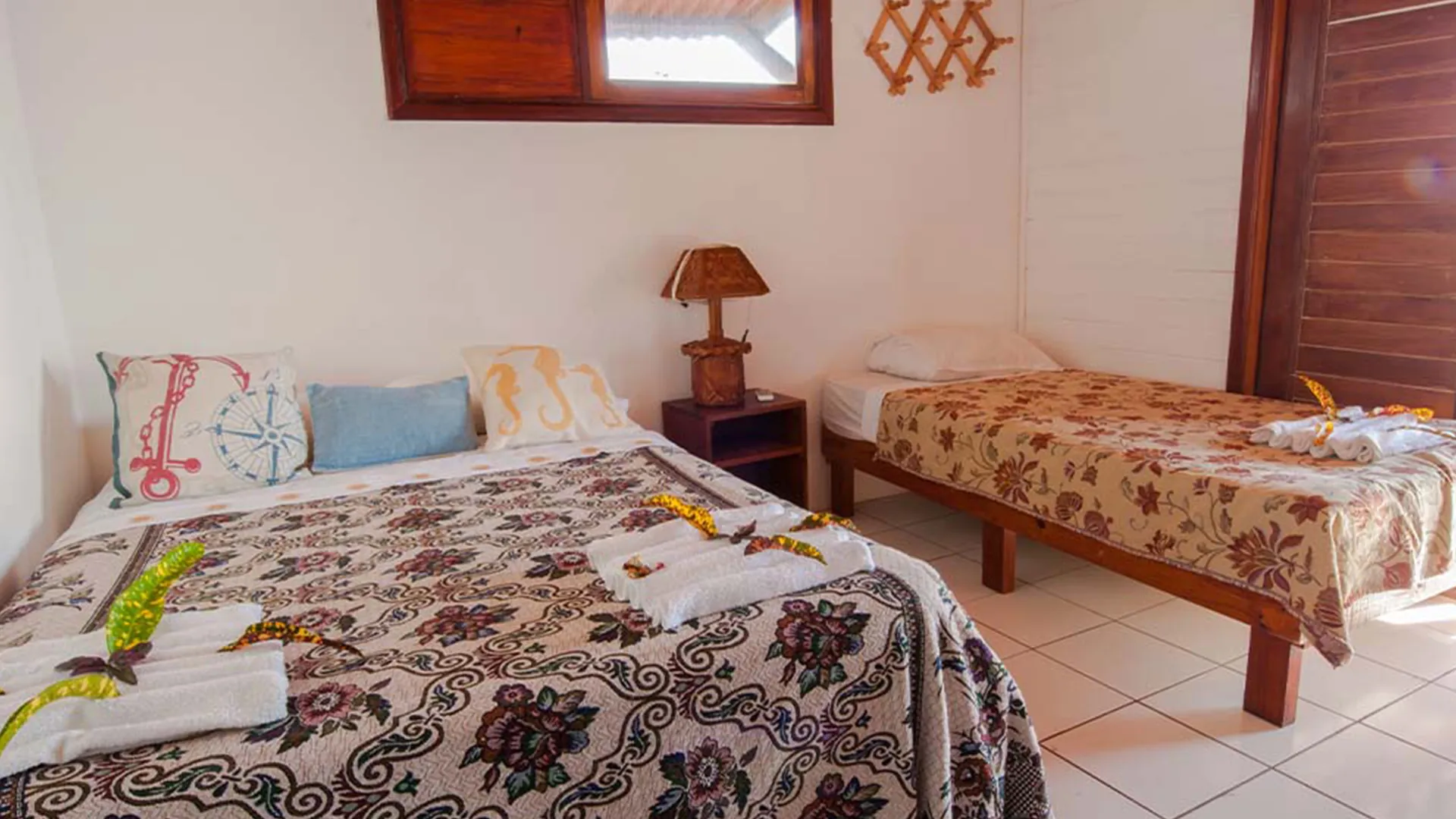 Magnific Rock – Apartment – Bedroom with Double and Single Bed