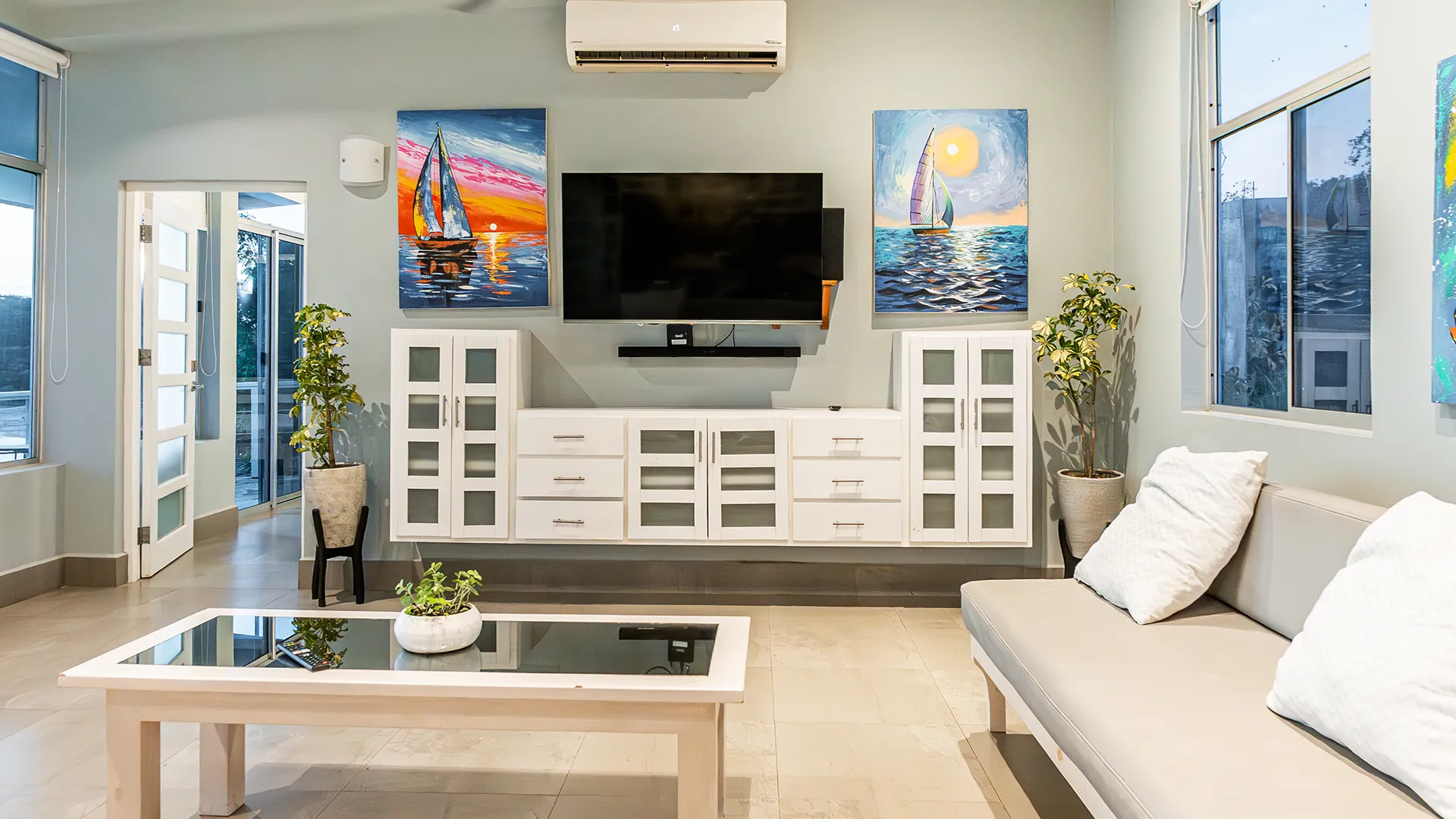 Magnific Rock – Penthouse – Living Room with TV