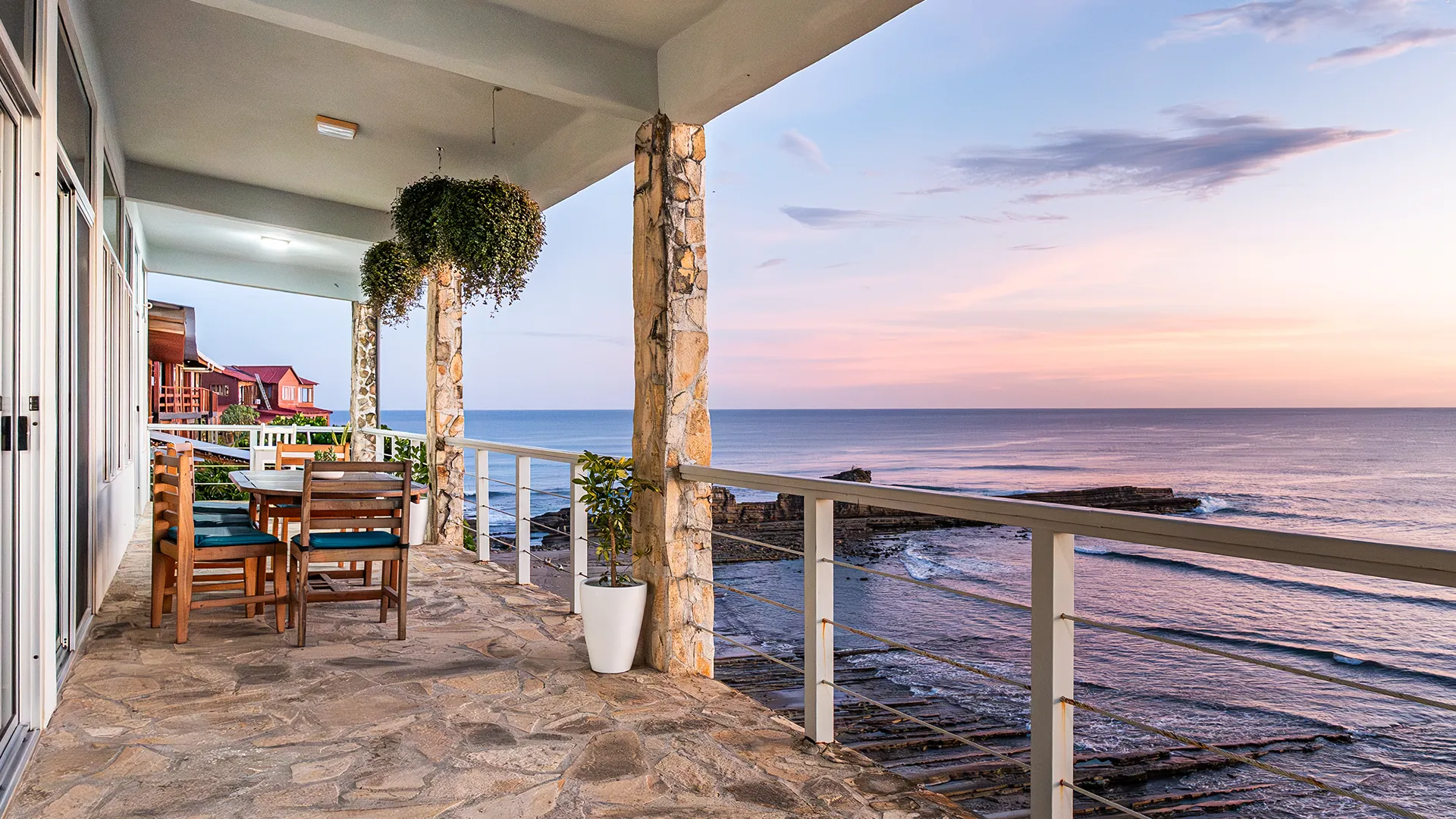 Magnific Rock – Penthouse – Oceanfront Terrace